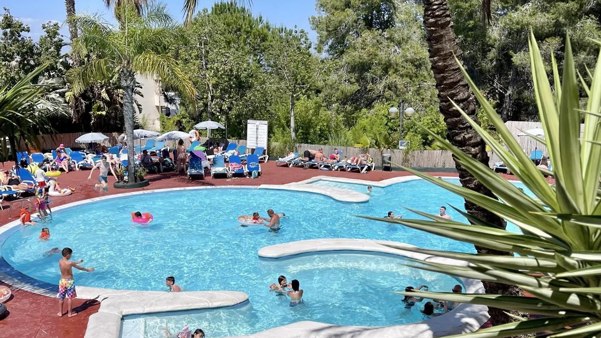 Апартаменты Festival Village 2 Y Piscinas Салоу Испания